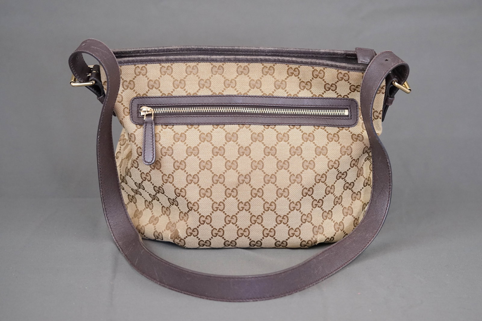 GUCCI MONOGRAM GG SHOULDER BAG 525040: GUCCI MONOGRAM GG SHOULDER BAG 525040, width 26cm, height 29cm, depth 10cm. If you have any questions regarding this lot please contact us. For further information on our auction, please refer to our