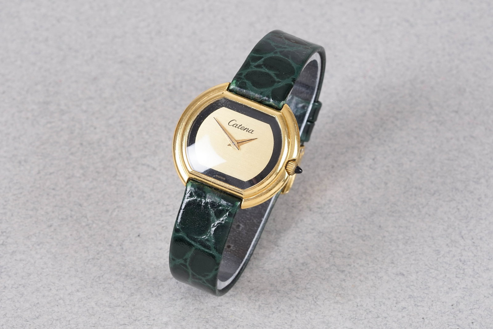 CANTENA GOLD PLATED WRISTWATCH: CANTENA GOLD PLATED WRISTWATCH, this watch is fitted with a gondola shape dial, no hour markers and dagger hands. The 32mm gold plated case is fitted with a crown and a snap case back. Inside is a