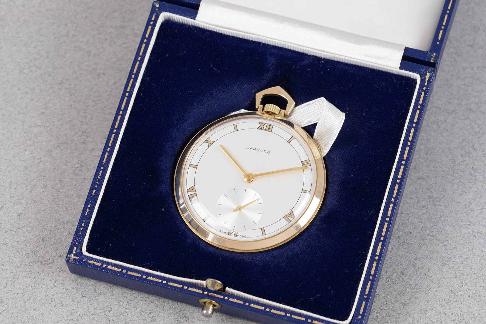 GARRARD 9CT GOLD POCKET WATCH W/ BOX: GARRARD 9CT GOLD POCKET WATCH W/ BOX, this watch is fitted with an open face white dial with with sub dial, roman hour markers and baton hands. The 45mm 9 ct gold case is fitted with a crown and a sna