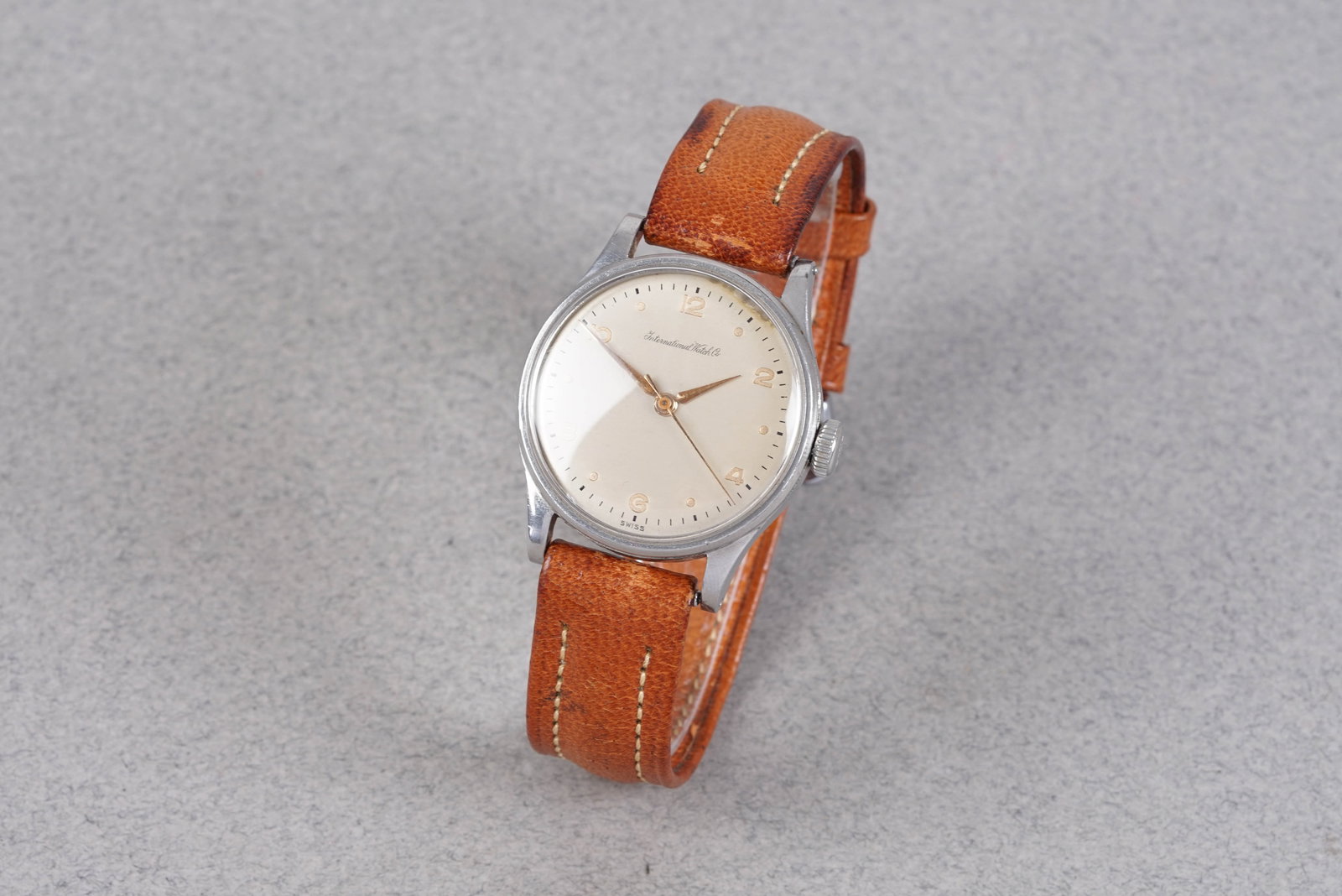 IWC SCHAFFHAUSEN DRESS WRISTWATCH: IWC SCHAFFHAUSEN DRESS WRISTWATCH, this watch is fitted with a circular cream dial with, numeral hour markers and dauphine hands. The 32mm steel case is fitted with an IWC crown and a snap case back.