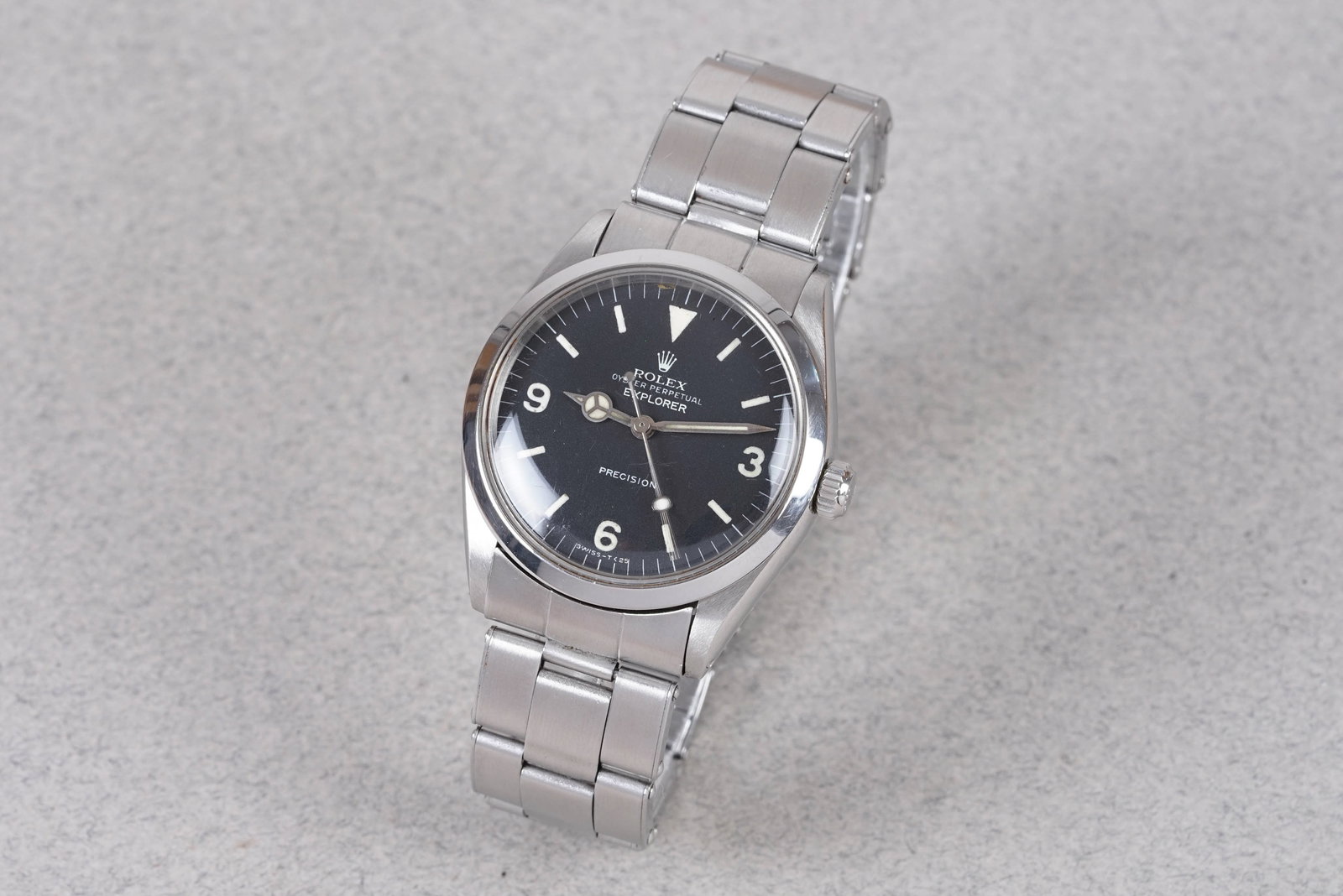 ROLEX OYSTER PERPETUAL EXPLORER PRECISION REF. 5500 CIRCA 1989: ROLEX OYSTER PERPETUAL EXPLORER PRECISION REF. 5500 CIRCA 1989, this watch is a ref. 5500 and is fitted with a round black dial, explorer 3,6,9 and baton hour markers and explorer hands. The 34mm