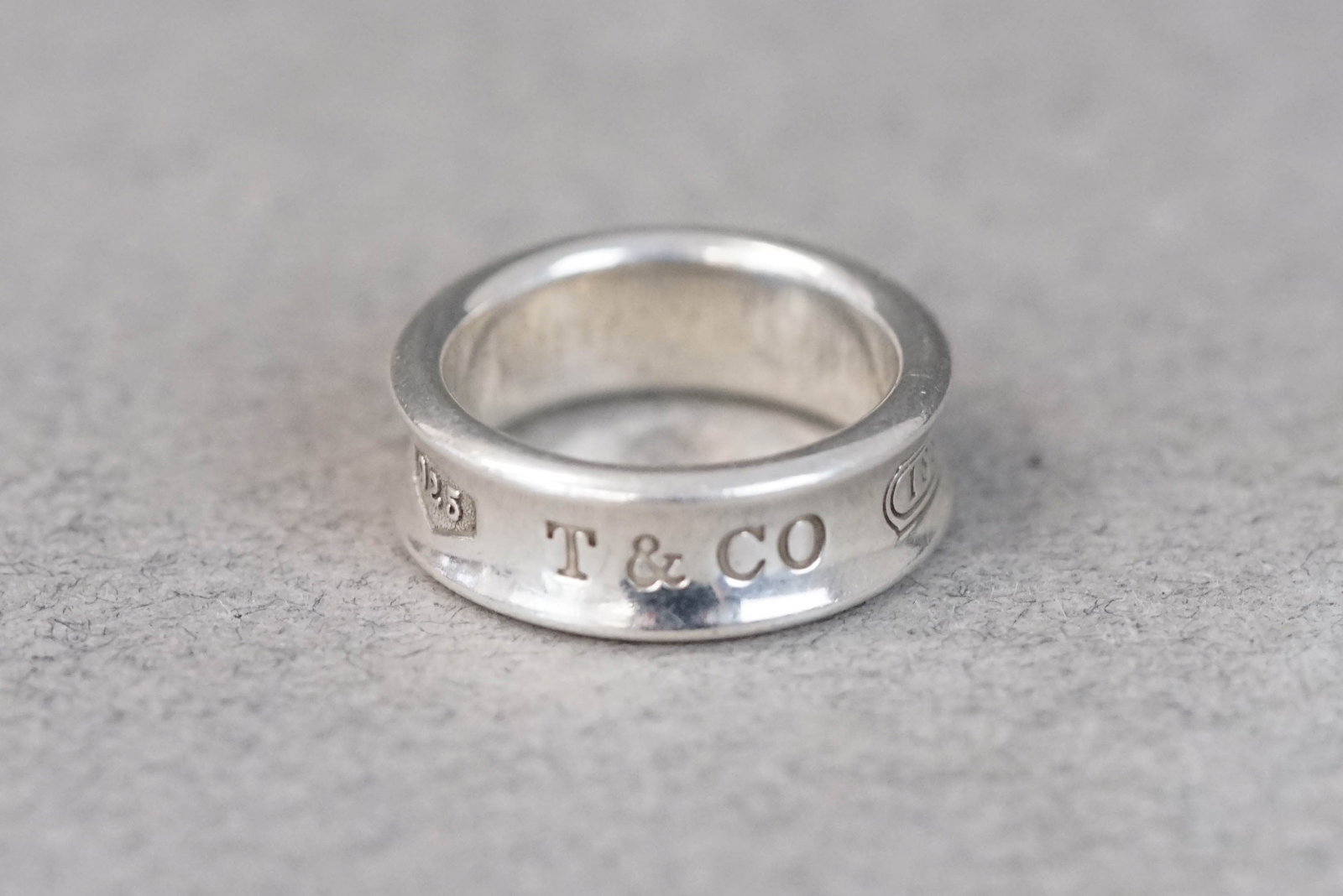 TIFFANY & CO 1837 925 STERLING SILVER RING: TIFFANY & CO 1837 925 STERLING SILVER RING, ring size K, approx. weight 7.7gms If you have any questions regarding this lot please contact us. For further information on our auction, please refer