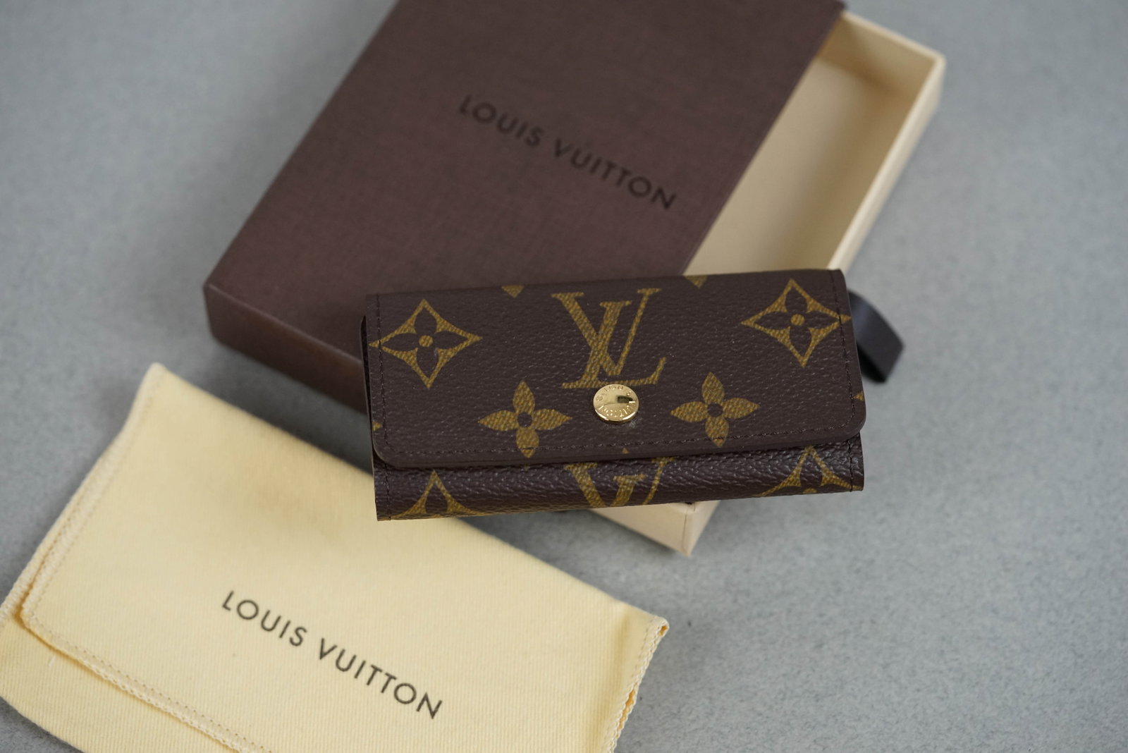 LOUIS VUITTON MONOGRAM KEY HOLDER CASE W/ BOX & DUST COVER - 2
