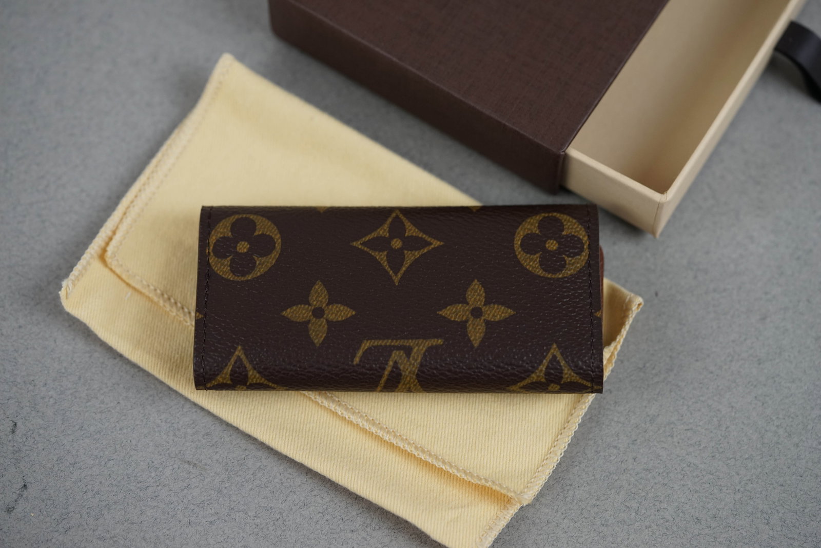 LOUIS VUITTON MONOGRAM KEY HOLDER CASE W/ BOX & DUST COVER - 3