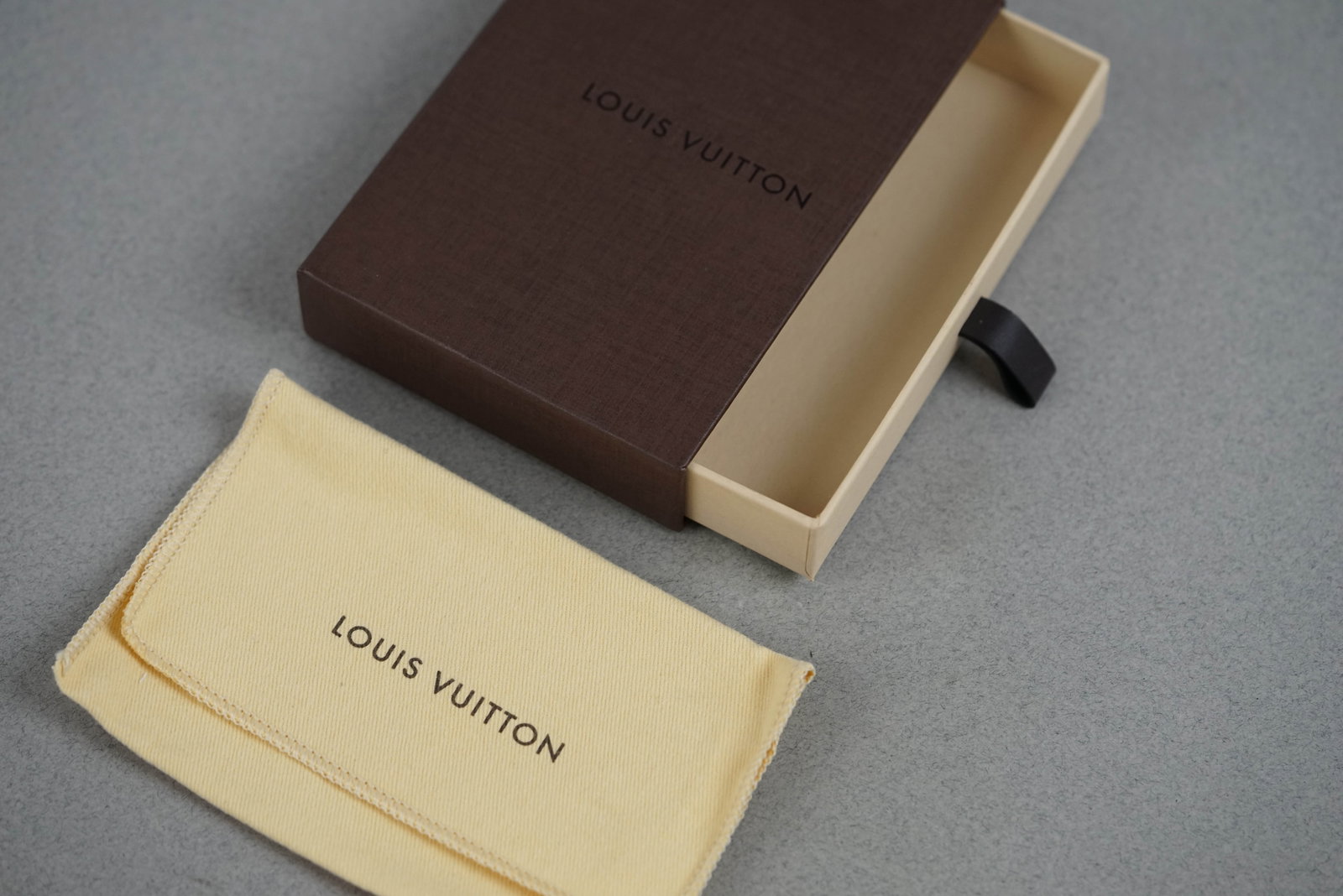 LOUIS VUITTON MONOGRAM KEY HOLDER CASE W/ BOX & DUST COVER - 4