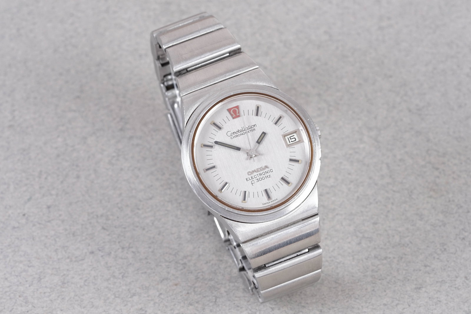 OMEGA CONSTELLATION CHRONOMETER ELECTRONIC F300HZ DATE WRISTWATCH - 2