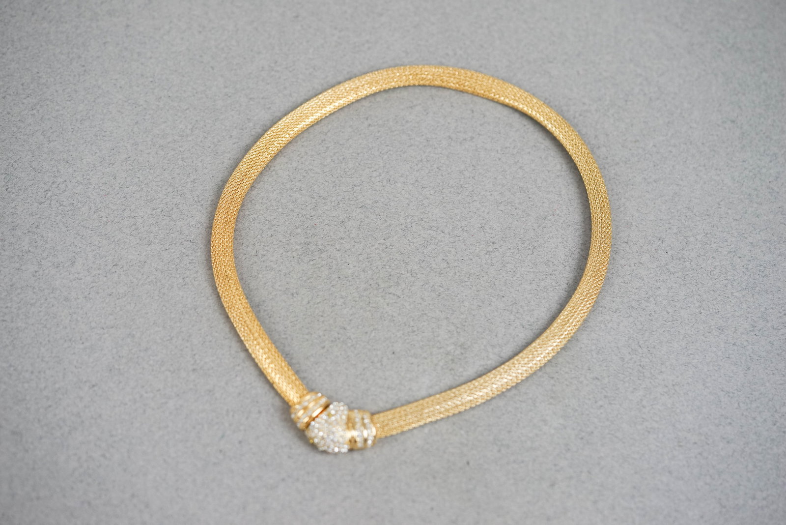 CHRISTIAN DIOR GOLD TONE CHOKER NECKLACE: CHRISTIAN DIOR GOLD TONE CHOKER NECKLACE, comes with , width cm, height cm, depth cm. If you have any questions regarding this lot please contact us. For further information on our auction, please