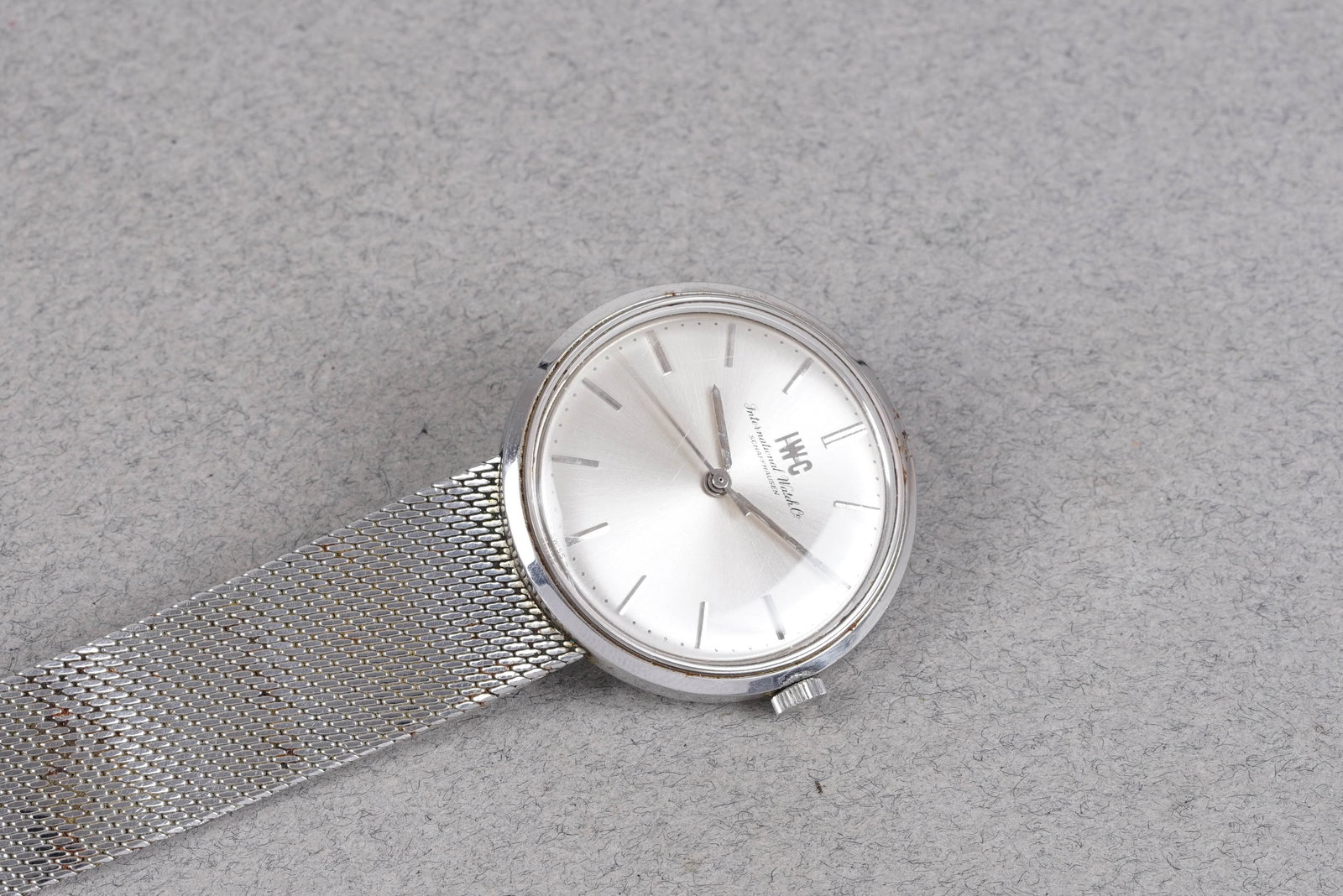 IWC SCHAFFHAUSEN CALATRAVA WRISTWATCH: IWC SCHAFFHAUSEN CALATRAVA WRISTWATCH, this watch is fitted with a circular white dial, baton hour markers and hands. The 34mm steel case is fitted with a crown and a screw case back. Inside is an