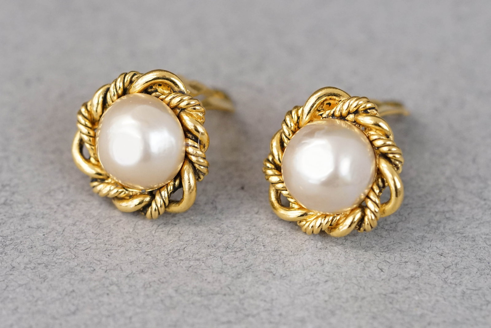 CHANEL EARRINGS - 2