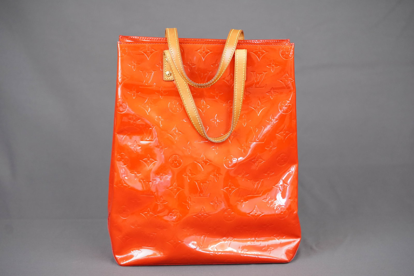 LOUIS VUITTON REED VERNI HANDBAG: LOUIS VUITTON REED VERNI HANDBAG, number: TH0032, width 26cm, height 33cm, depth 11.5cm. If you have any questions regarding this lot please contact us. For further information on our auction, please