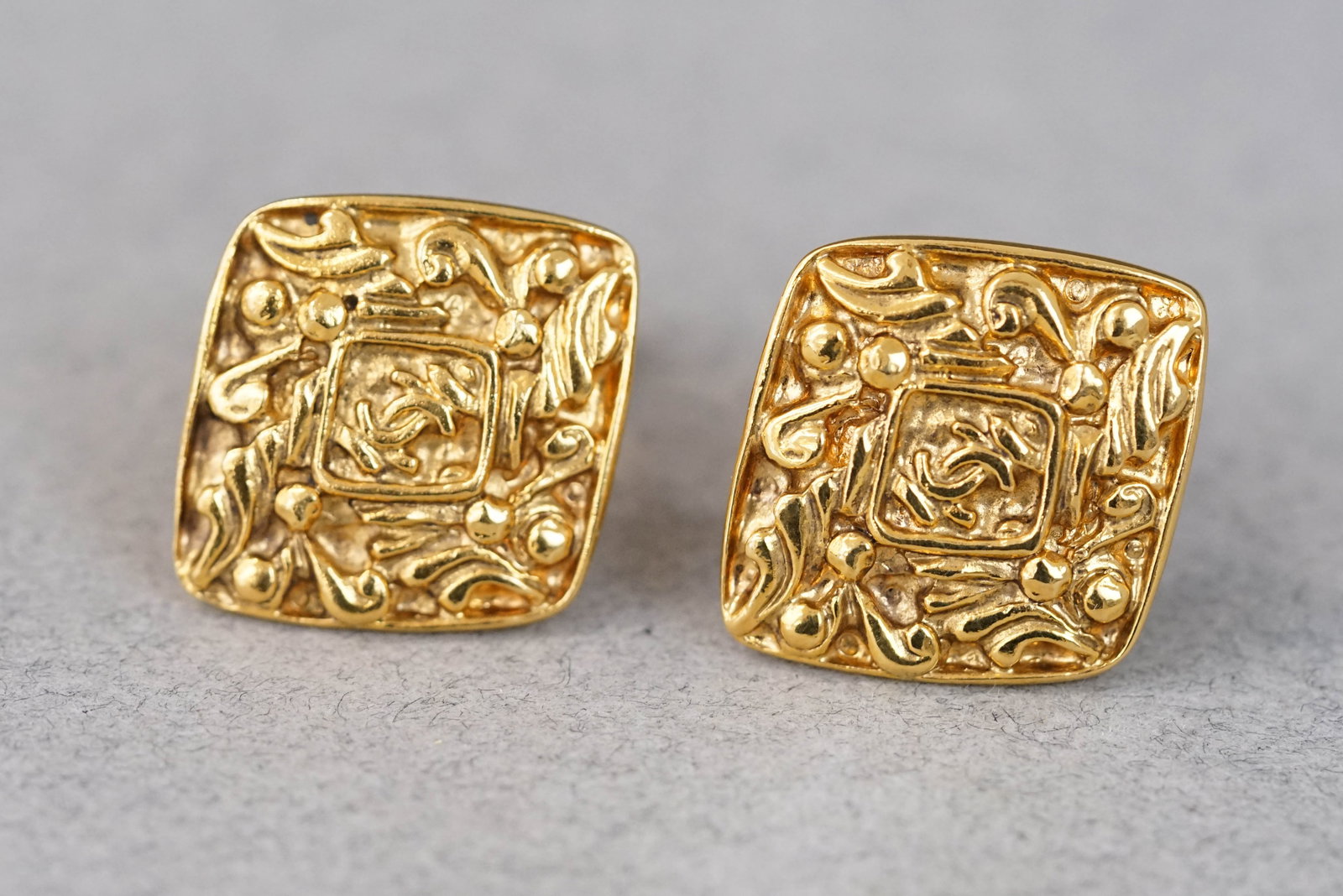 CHANEL EARRINGS: CHANEL EARRINGS gold coloured CC logon, clip on,, dimensions 25mm If you have any questions regarding this lot please contact us. For further information on our auction, please refer to our T & Cs