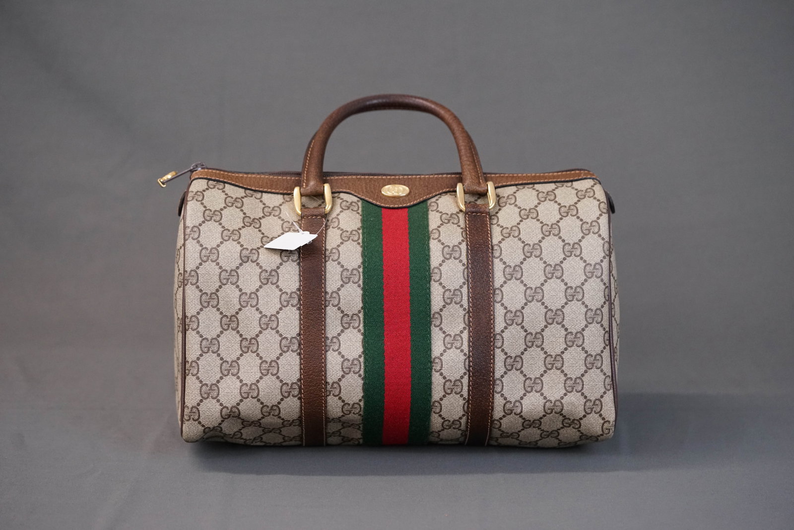 GUCCI GG SHERRY LINE HANDBAG 3842: GUCCI GG SHERRY LINE HANDBAG 3842, 32 width cm, 18height cm, depth 15cm. If you have any questions regarding this lot please contact us. For further information on our auction, please refer to our T &