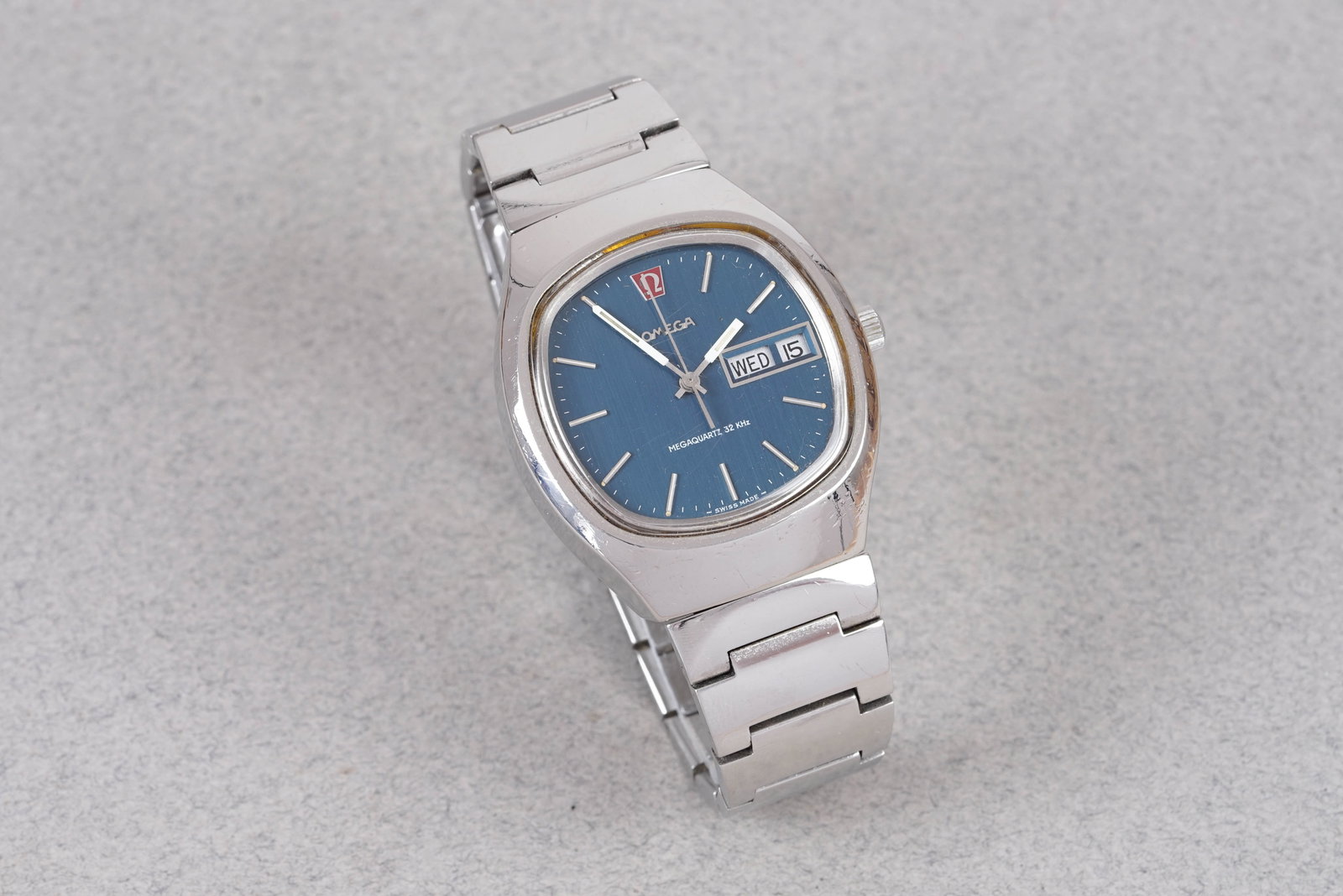 OMEGA MEGAQUARTZ 32 KHZ DAY DATE REF. 196.0036 - 2