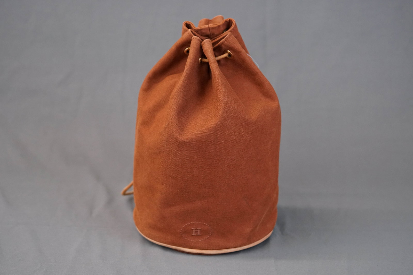 HERMES POLOCHON MIMIR BROWN CANVAS SHOULDER BAG: HERMES POLOCHON MIMIR BROWN CANVAS SHOULDER BAG, condition rank BC, width 18cm, height 30cm, depth 30cm. If you have any questions regarding this lot please contact us. For further information on our