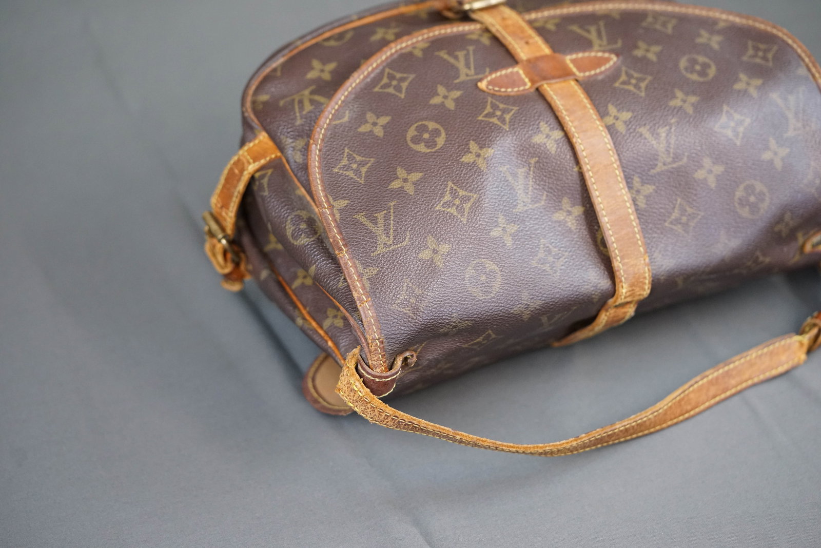 LOUIS VUITTON MONOGRAM SHOULDER BAG - 6