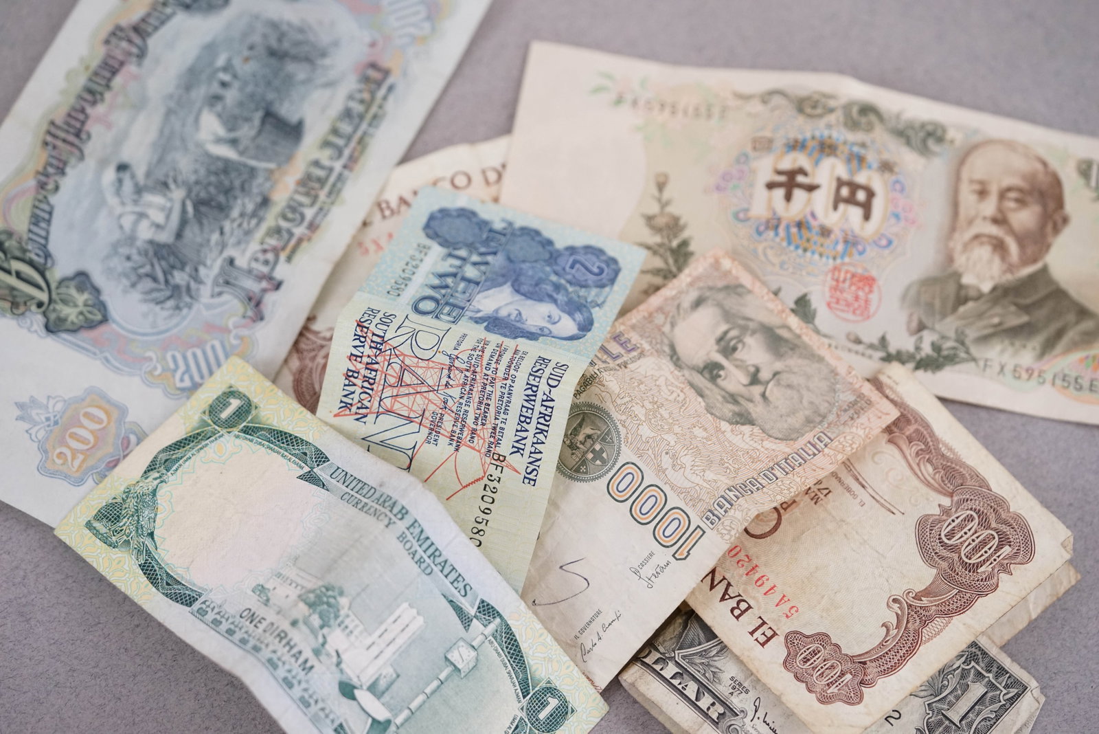 *TO BE SOLD WITHOUT RESERVE* COLLECTION OF NOTES INCL. US DOLLAR BULGARIAN LEVA UAE DIRHAM (1 of 8)