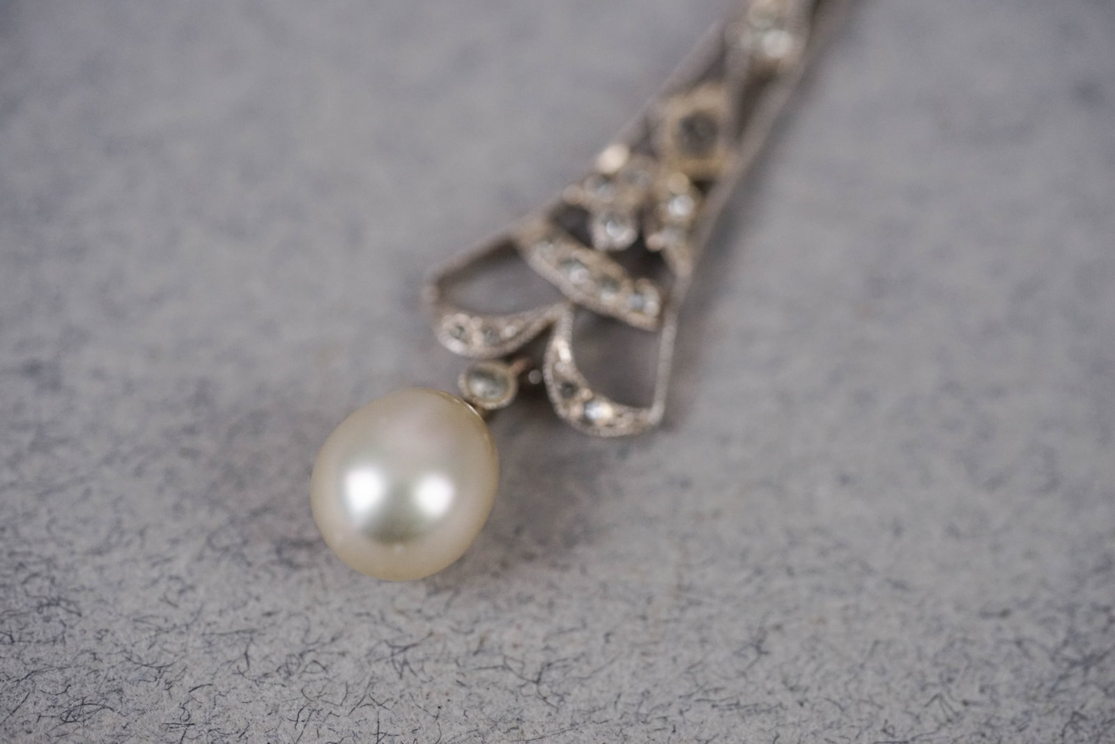 9CT WHITE GOLD DIAMOND & PEARL NECKLACE - 2