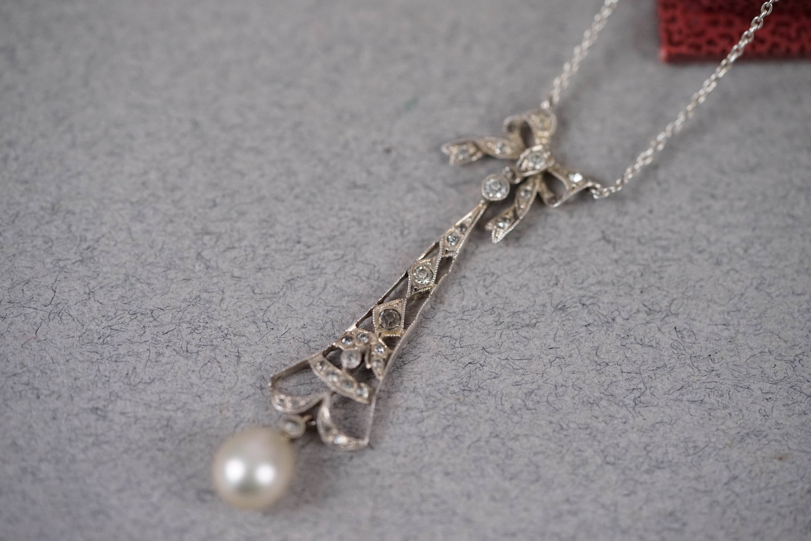 9CT WHITE GOLD DIAMOND & PEARL NECKLACE - 3