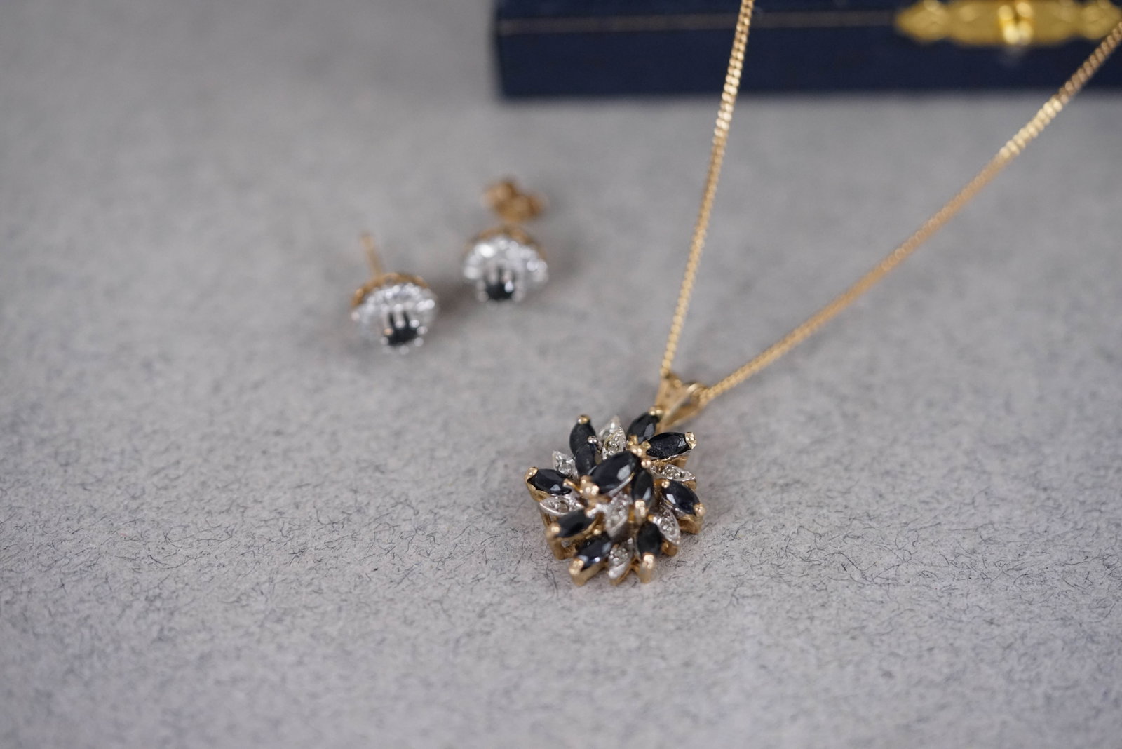 9CT GOLD SAPPHIRE & DIAMOND SET NECKLACE & EARRING STUDS W/ BOX - 2