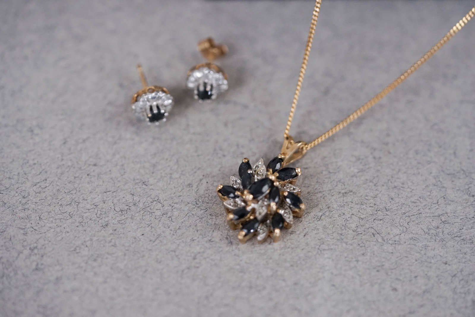 9CT GOLD SAPPHIRE & DIAMOND SET NECKLACE & EARRING STUDS W/ BOX - 6