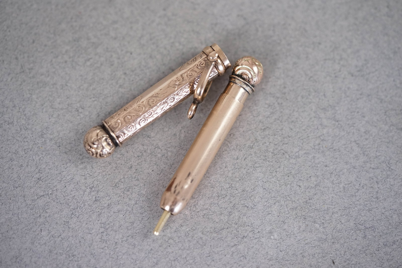 YELLOW METAL PENCIL: yellow metal pencil gross weight 16.36gms 