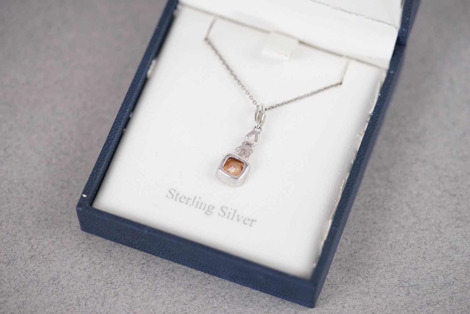 *TO BE SOLD WITHOUT RESERVE* 925 STERLING SILVER GEM SET NECKLACE PENDANT W/ BOX - 2