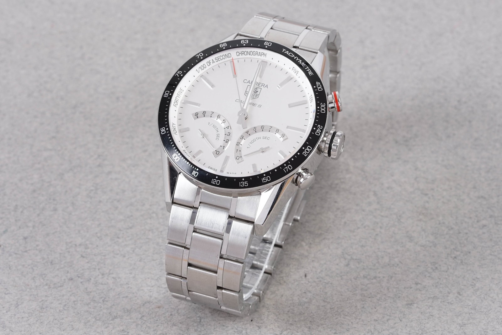 TAG HEUER CARRERA CALIBRE S REF. CV7A13: TAG HEUER CARRERA CALIBRE S REF. CV7A13, this watch is a ref. CV7A13 and is fitted with a circular white dial with applied hour markers and silver hands. The 44mm stainless steel case is fitted with