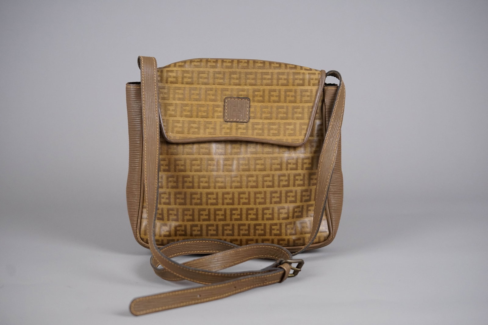FENDI ZUCCHINO SHOULDER CROSSBODY BAG: FENDI ZUCCHINO SHOULDER CROSSBODY BAG, 21 width cm, height 18cm, depth 4cm. If you have any questions regarding this lot please contact us. For further information on our auction, please refer to our