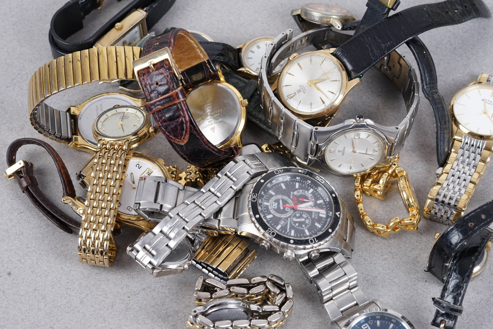 19 WATCHES INLC. SEIKO CITIZEN ROTARY ACCURIST: 19 WATCHES INLC. SEIKO CITIZEN ROTARY ACCURIST, mixed lot untested. If you have any questions regarding this lot please contact us. For further information on our auction, please refer to our T &