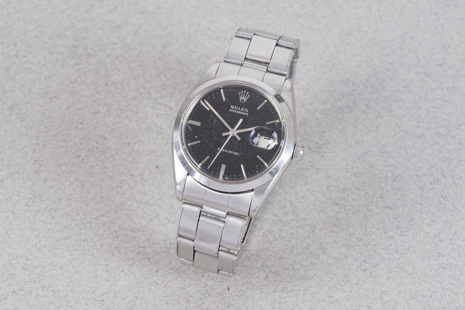 ROLEX OYSTERDATE PRECISION REF. 6694 CIRCA 1967: ROLEX OYSTERDATE PRECISION REF. 6694 CIRCA 1967, this watch is fitted with a circular black dial a date window, baton hour markers and hands. The 35mm steel case is fitted with a Rolex crown and a