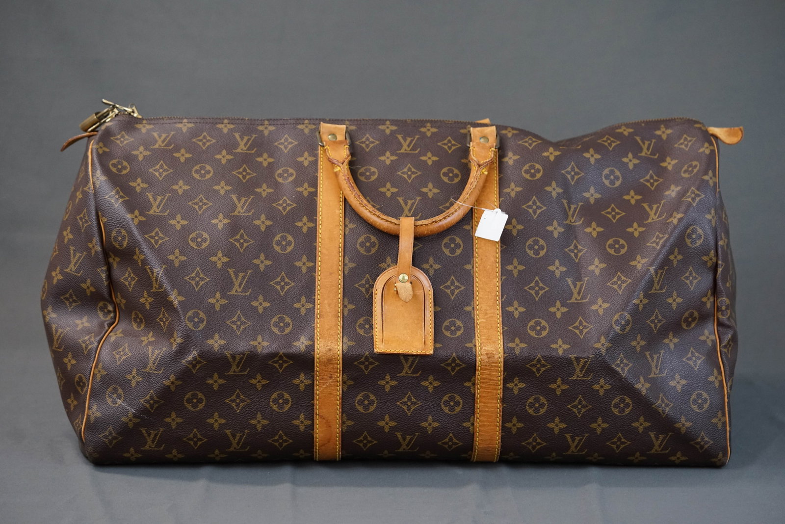 LOUIS VUITTON MONOGRAM KEEPALL 55 BOSTON BAG M41424 VI862: LOUIS VUITTON MONOGRAM KEEPALL 55 BOSTON BAG M41424 VI862, width cm, height cm, depth cm. If you have any questions regarding this lot please contact us. For further information on our auction,