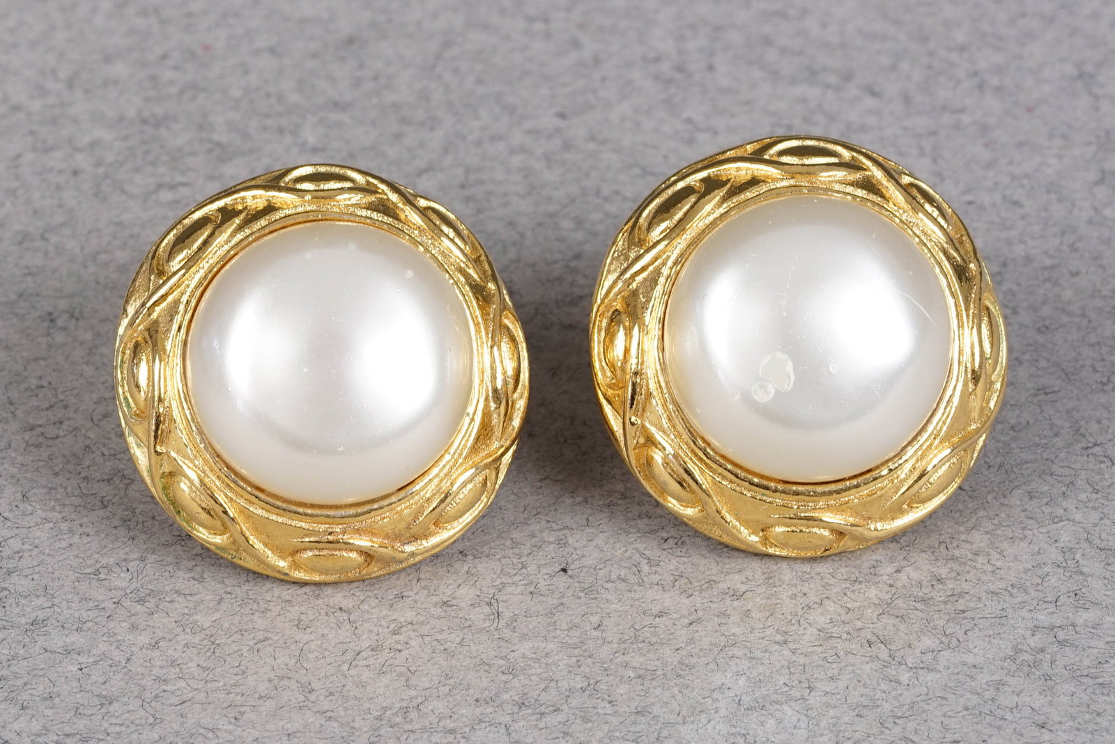 CHANEL EARRINGS (1 of 4)