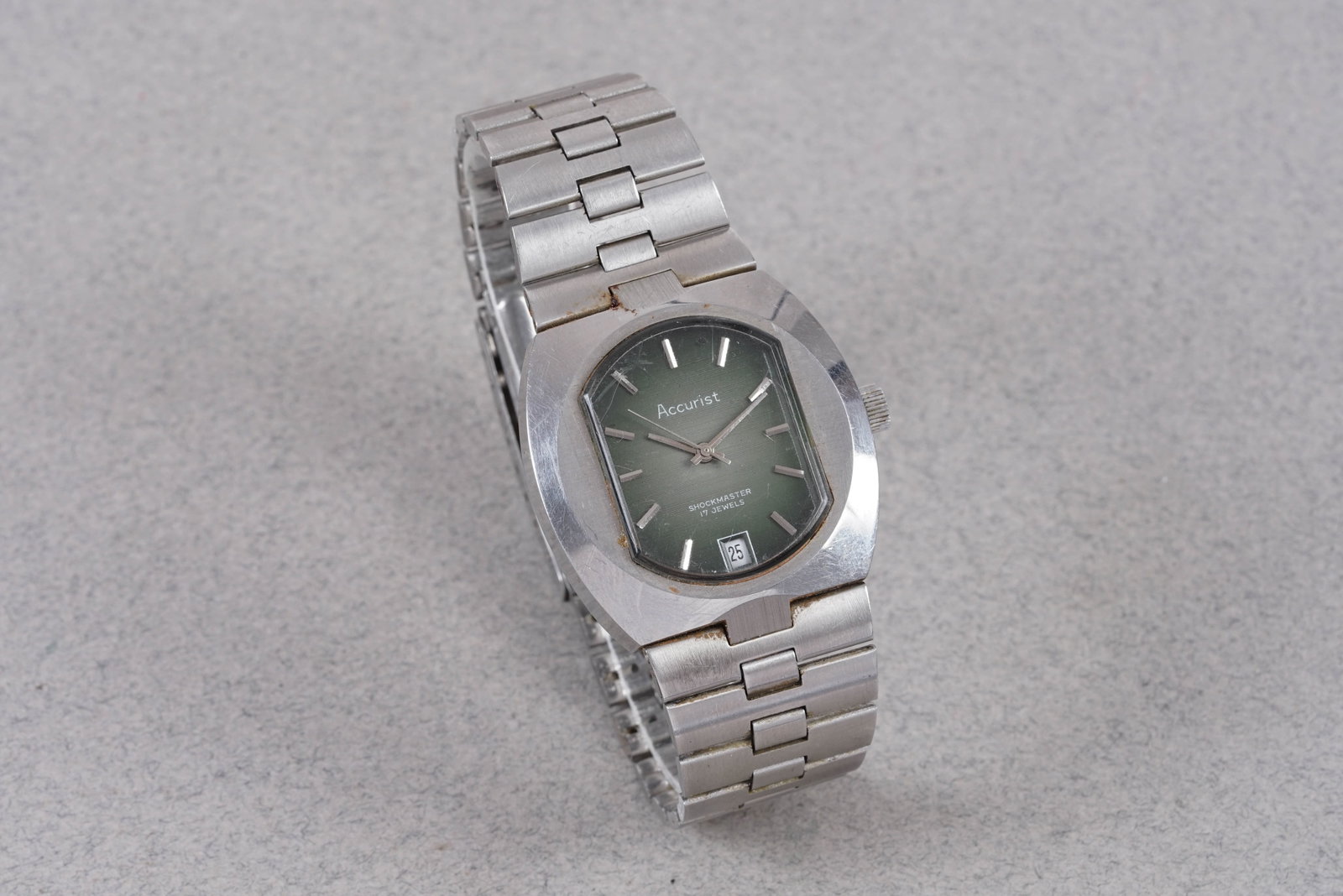 ACCURIST SHOCKMASTER DATE WRISTWATCH - 2