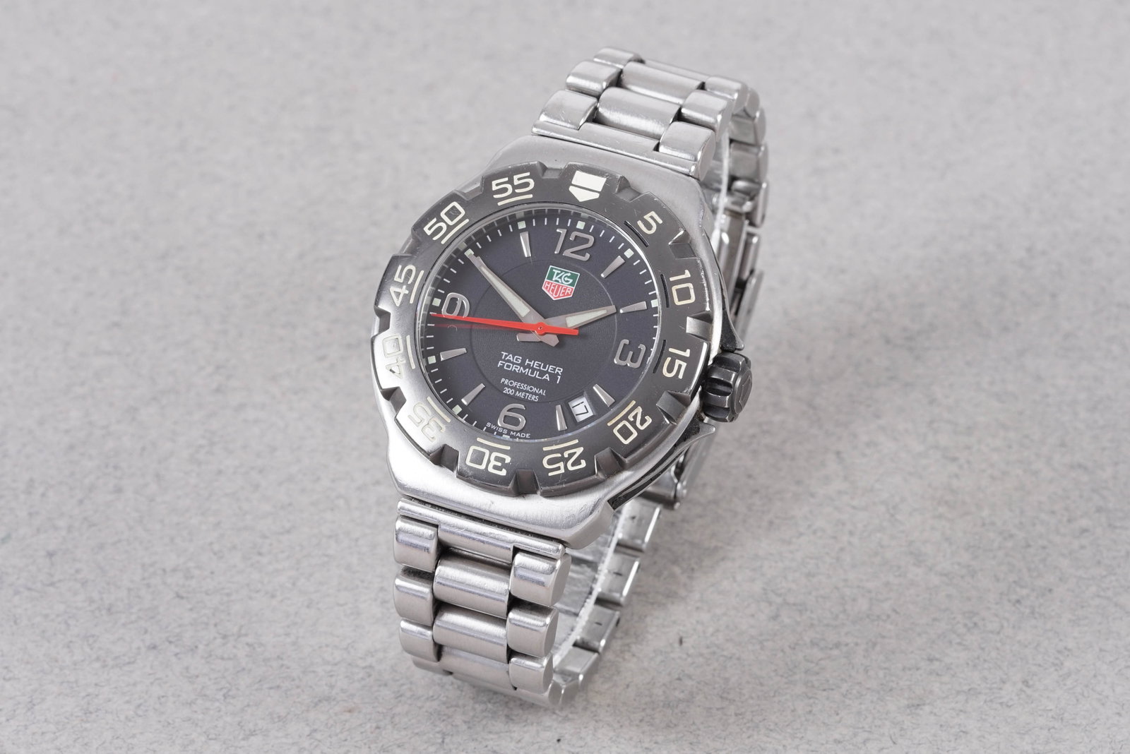 TAG HEUER FORMULA 1 PROFESSIONAL DATE REF. WAC1110: TAG HEUER FORMULA 1 PROFESSIONAL DATE REF. WAC1110, this watch is a ref. WAC1110 and is fitted with a circular black dial with a date window, applied arrow and arabic numeral hour markers and paddle