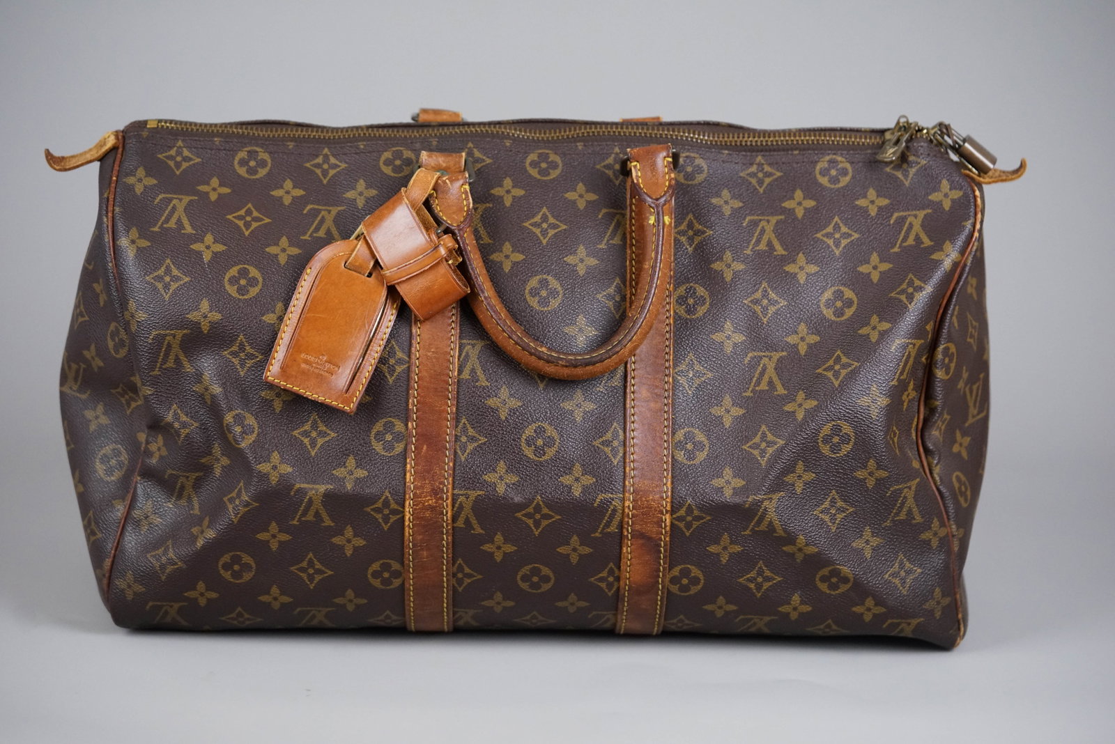 LOUIS VUITTON MONOGRAM HOLDALL 45 BOSTON BAG M41428 VI874: LOUIS VUITTON MONOGRAM HOLDALL 45 BOSTON BAG M41428 VI874, width 45cm, height 26cm, depth 20cm, condition rank: For further information on our auction, please refer to our T & Cs. We do not