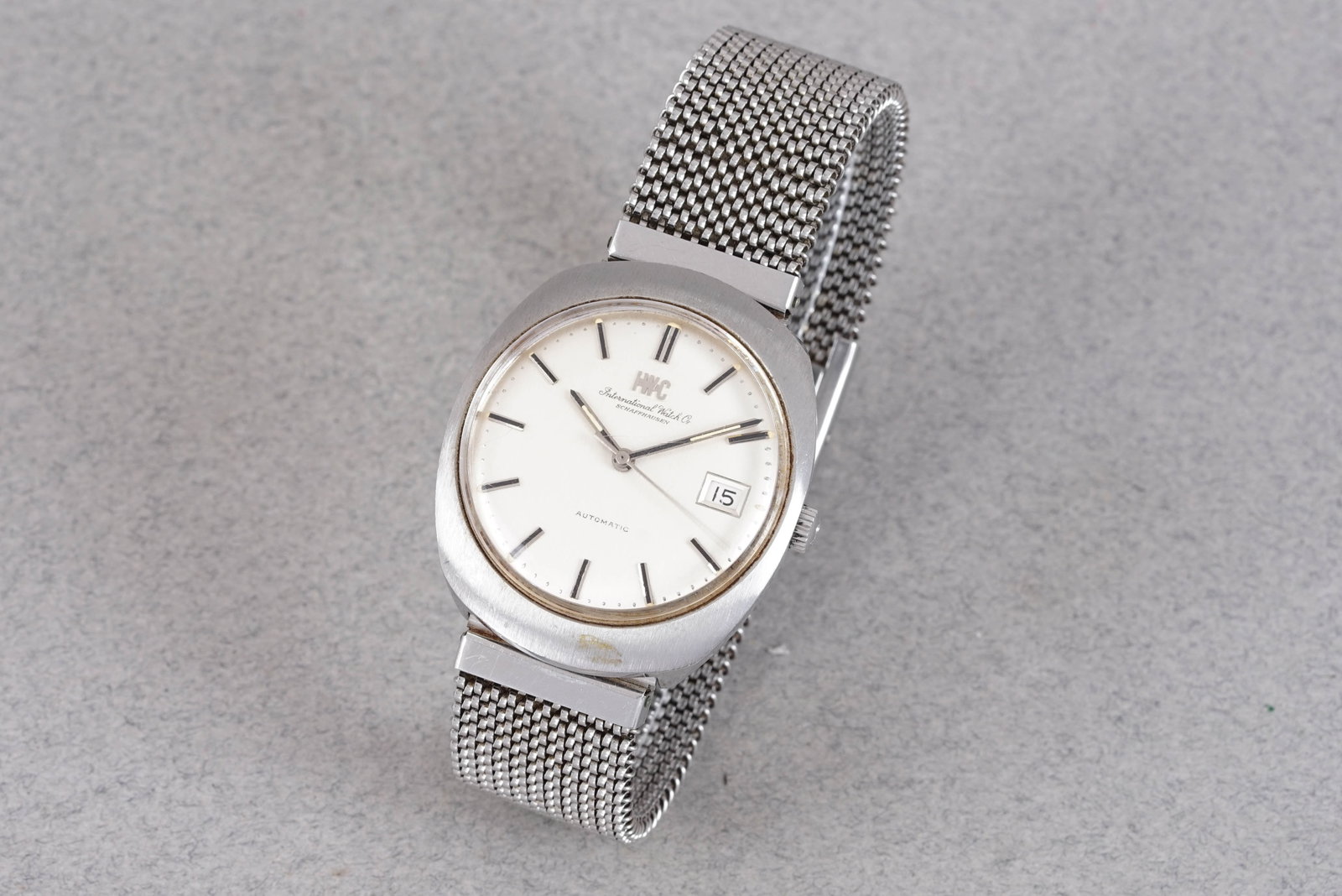 IWC SCHAFFHAUSEN AUTOMATIC DATE WRISTWATCH: IWC SCHAFFHAUSEN AUTOMATIC DATE WRISTWATCH, this watch is fitted with a circular white dial with date window, baton hour markers and hands. The 35mm steel case is fitted with an IWC crown and a snap