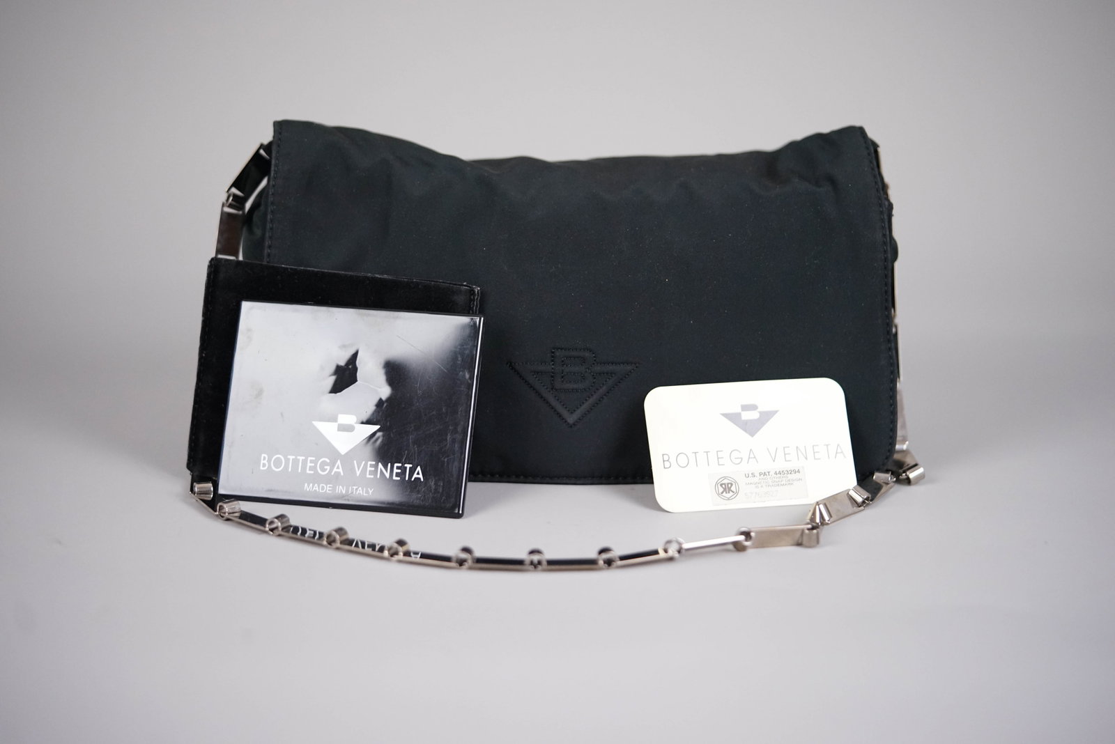 BOTTEGA VENETA BLACK NYLON SHOULDER BAG W/ GUARANTEE CARD: BOTTEGA VENETA BLACK NYLON SHOULDER BAG W/ GUARANTEE CARD, width 24cm, height 12cm, depth 6cm. If you have any questions regarding this lot please contact us. For further information on our auction,