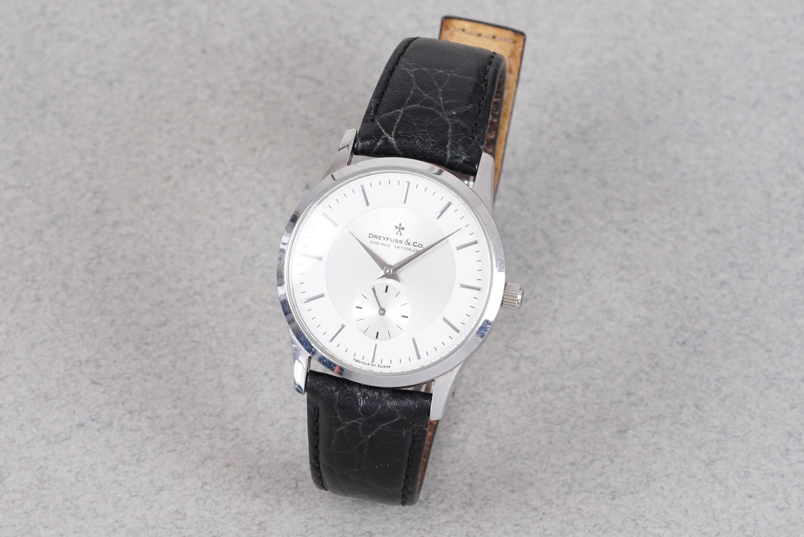 DREYFUSS & CO DRESS WRISTWATCH: DREYFUSS & CO DRESS WRISTWATCH, this watch is fitted with a circular white dial with sub seconds, baton hour markers and sword hands. The 36mm steel case is fitted with a crown and a snap case