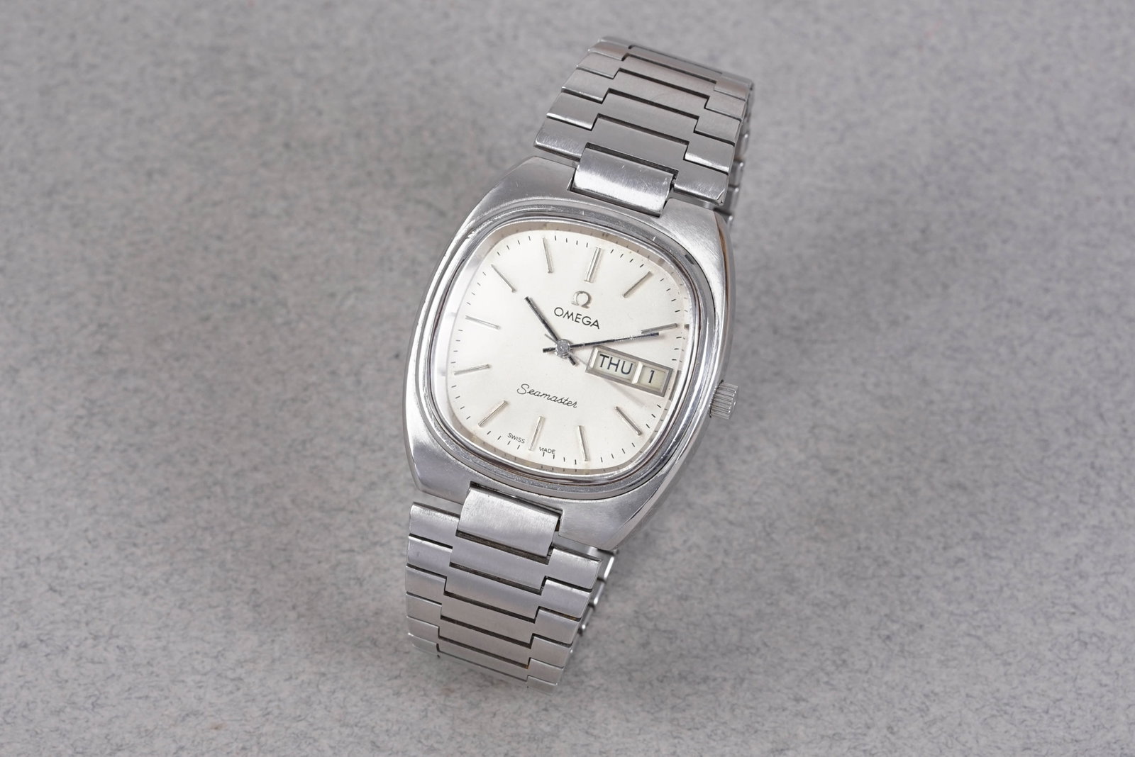 OMEGA SEAMASTER DAY DATE AUTOMATIC WRISTWATCH (1 of 4)