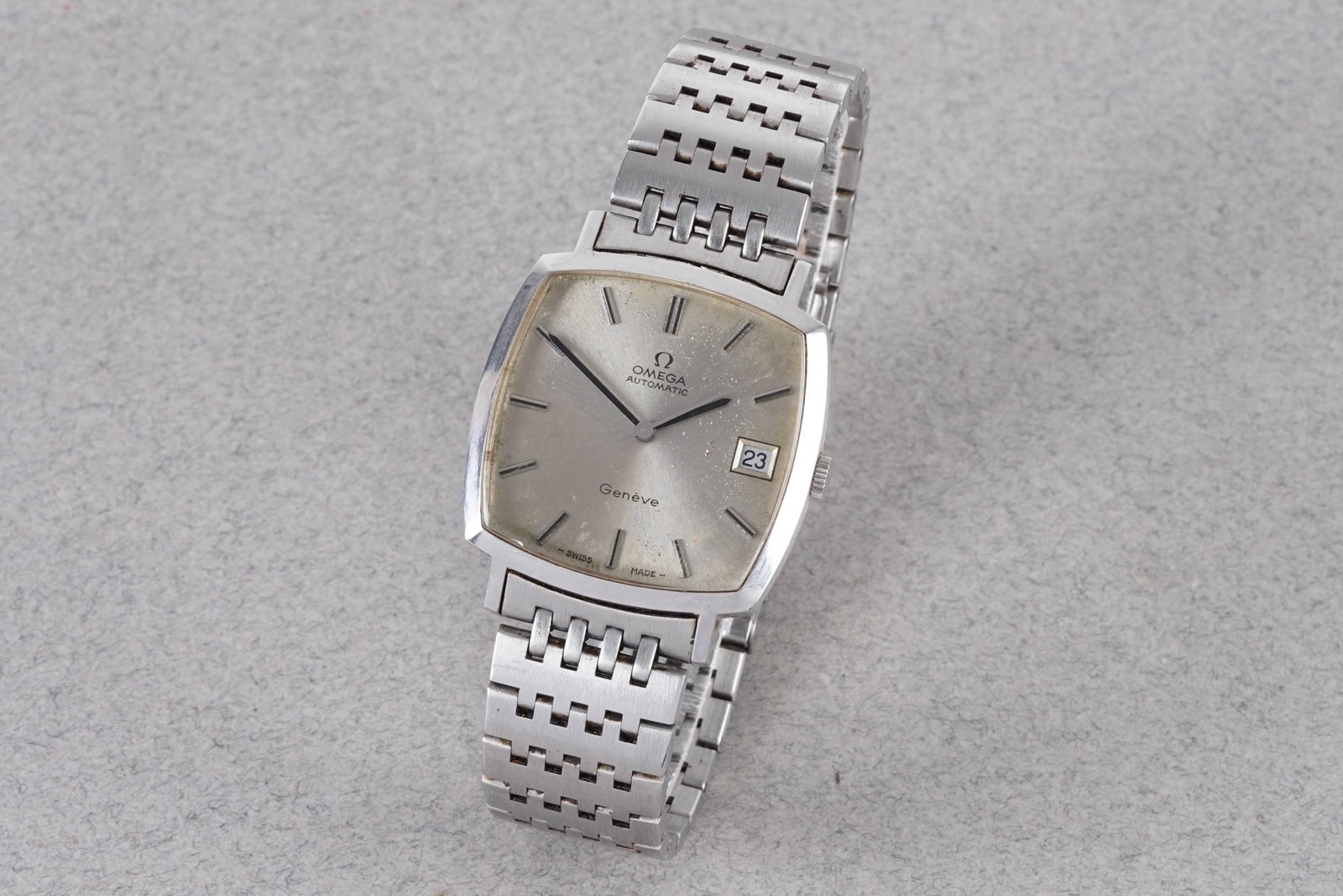 OMEGA AUTOMATIC GENEVE DATE WRISTWATCH (1 of 4)