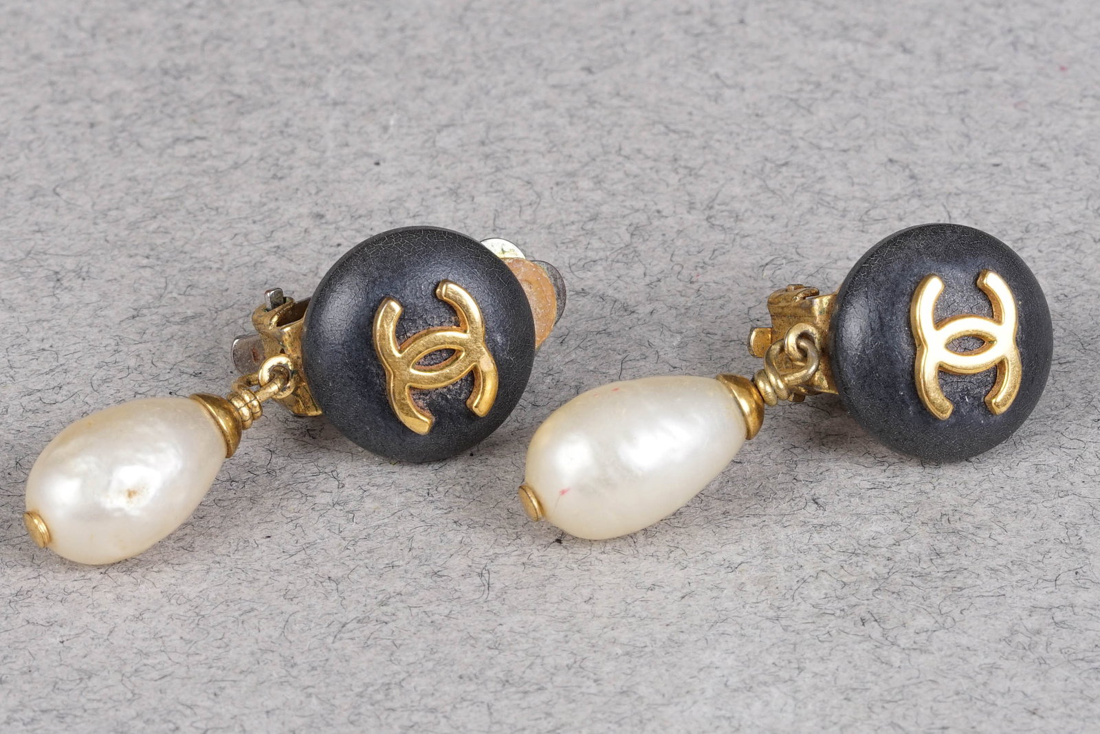 CHANEL EARRINGS: Chanel black and faux pearl drop earrings CC logo, clip-on, approx. dimensions 3.5cm drop, approx. If you have any questions regarding this lot please contact us. For further information on our