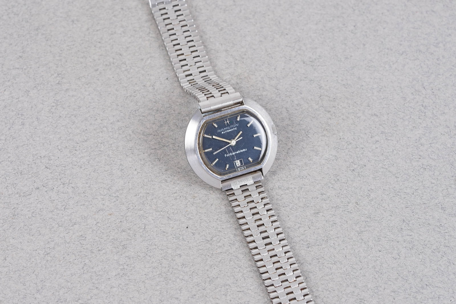 HAMILTON FOUNTAINEBLEAU AUTOMATIC DATE WRISTWATCH - 2