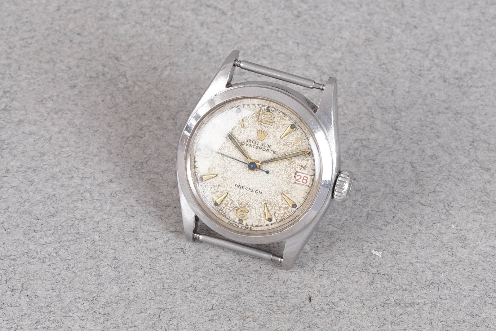 ROLEX OYSTERDATE PRECISION REF. 6066 CIRCA 1952: ROLEX OYSTERDATE PRECISION REF. 6066 CIRCA 1952, this watch is fitted with a patina dial with date window, 3,6,9 hour markers and sword hands. The 30mm steel case is fitted with a Rolex crown (non