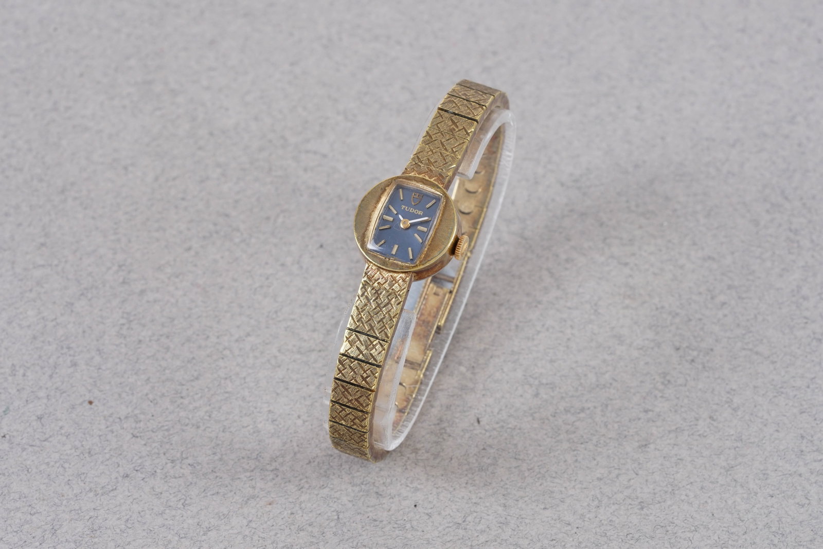 TUDOR COCKTAIL WATCH REF. 10804: TUDOR COCKTAIL WATCH REF. 10804, this watch is a ref. 10804 and is fitted with a oblong blue dial, gold coloured baton hour markers and hands. The 18 mm gold coloured round case is fitted with a