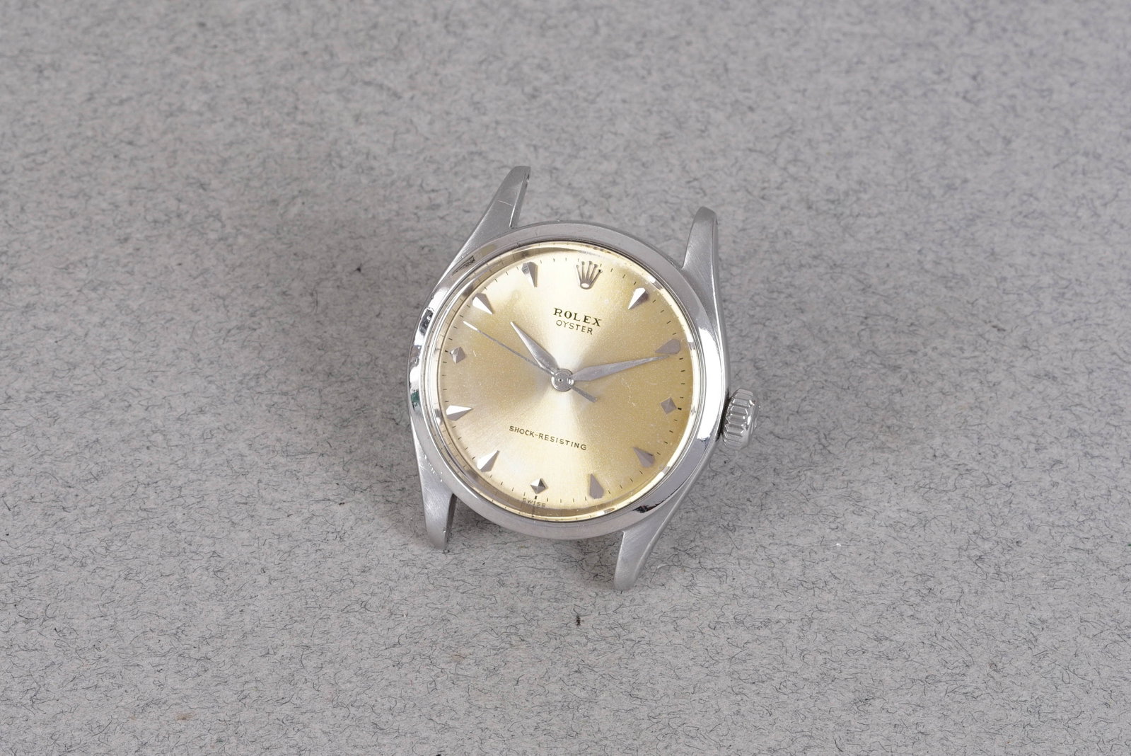 ROLEX OYSTER WRISTWATCH REF. 6244 CIRCA 1954: ROLEX OYSTER WRISTWATCH REF. 6244 CIRCA 1954, this watch is fitted with a round gold coloured dial with dagger hour markers and hands. The 32mm steel case is fitted with a Rolex crown and a screw
