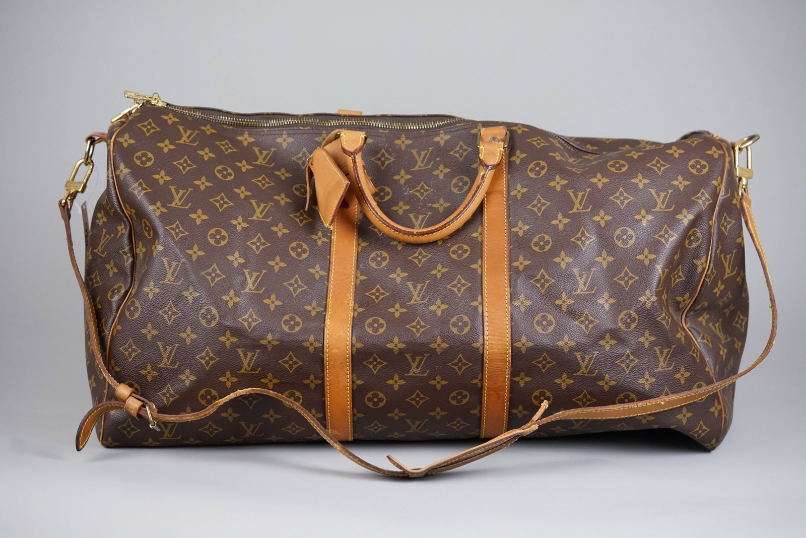 LOUIS VUITTON KEEPALL BANDRIERE 60 BAG M4142 VI1901: LOUIS VUITTON KEEPALL BANDRIERE 60 BAG M4142 VI1901, comes with leather shoulder strap , width 60cm, height 30cm, depth 26cm, condition rank: For further information on our auction, please refer to