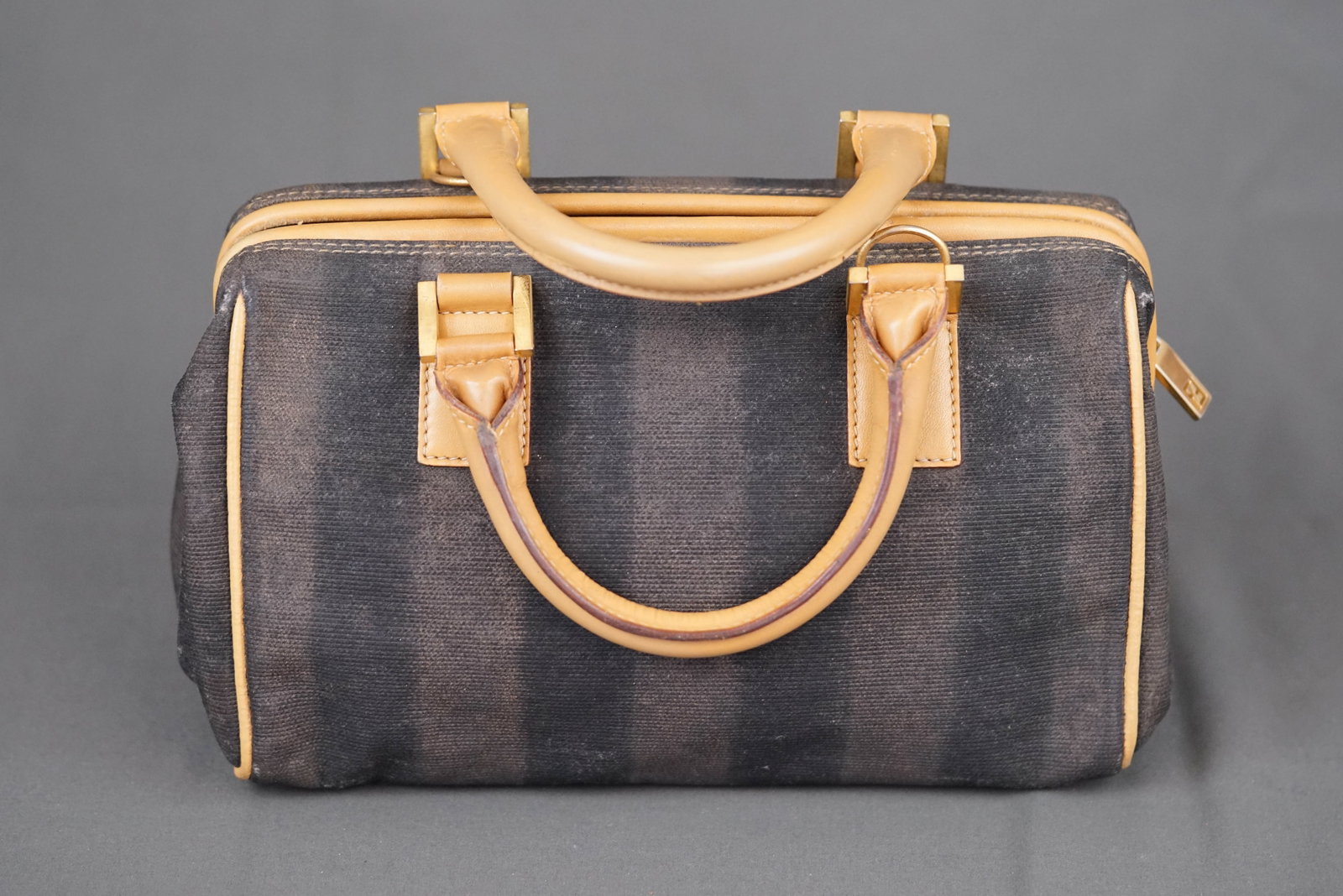 FENDI HANDBAG: FENDI HANDBAG, width 24cm, height 16cm, depth 11cm. If you have any questions regarding this lot please contact us. For further information on our auction, please refer to our T & Cs. We do not