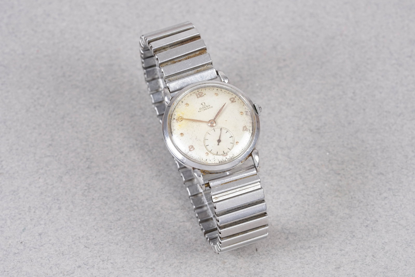 OMEGA AUTOMATIC 'BUMPER' REF. 2402-1 CIRCA 1947 - 2
