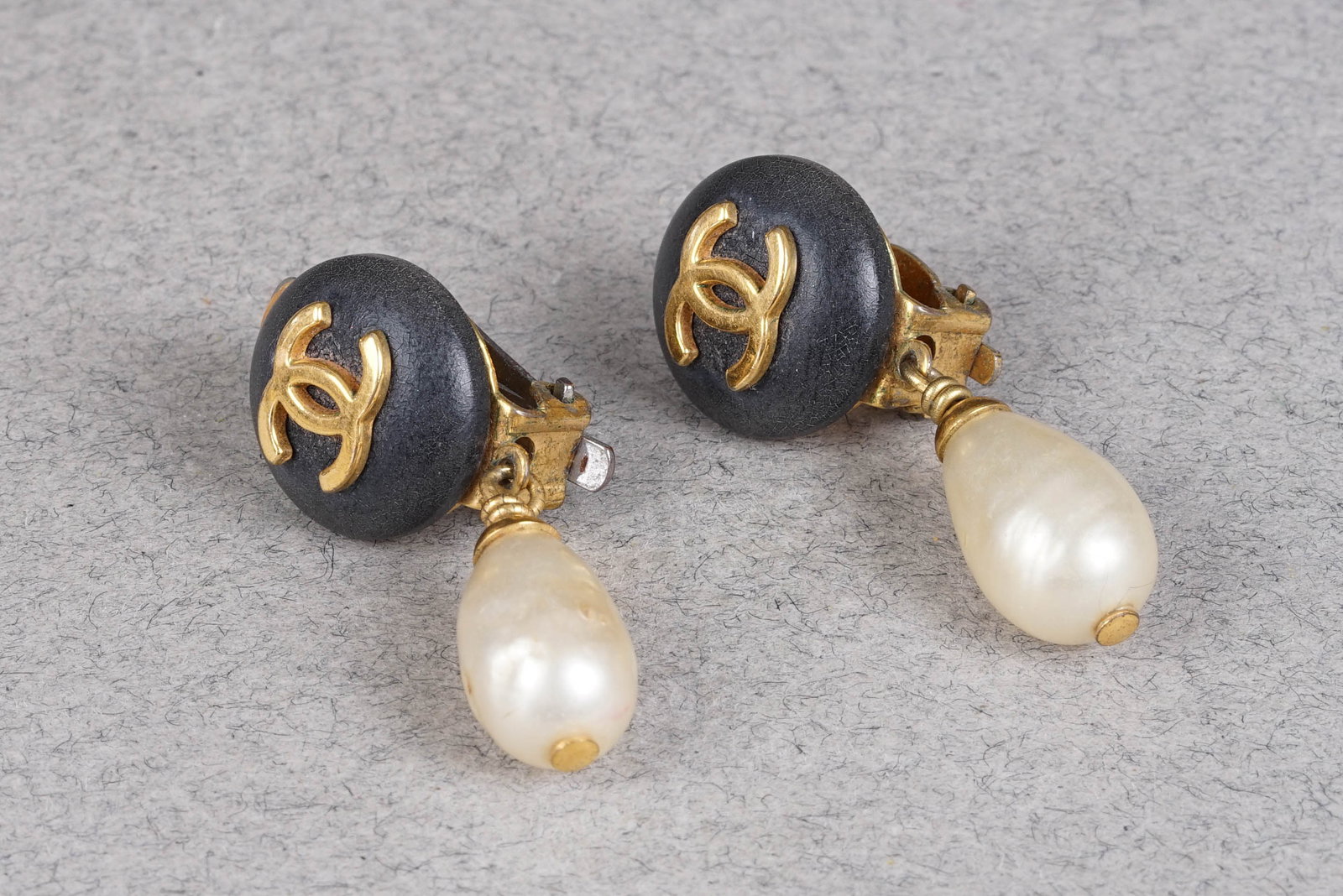 CHANEL EARRINGS: Chanel black and faux pearl drop earrings CC logo, clip-on, approx. dimensions 3.5cm drop, approx. If you have any questions regarding this lot please contact us. For further information on our auctio