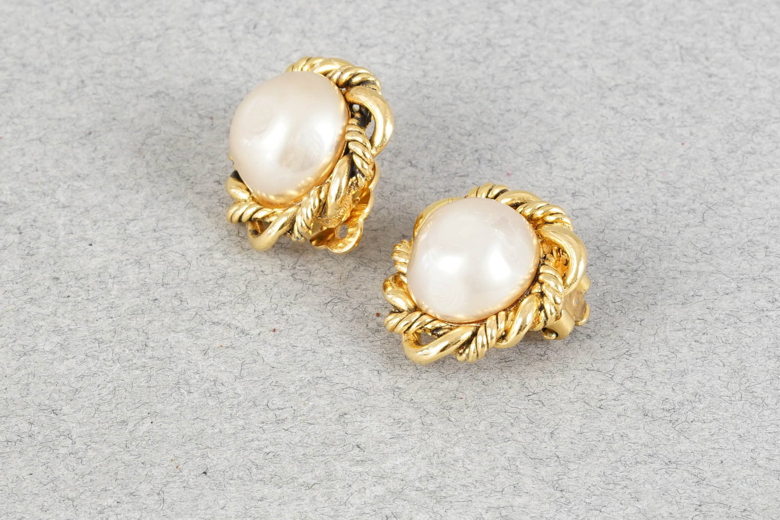 CHANEL EARRINGS - 2